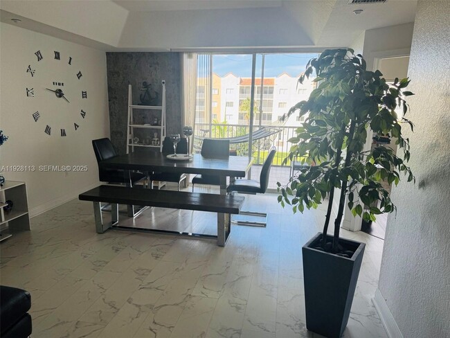 Foto del edificio - 10700 NW 66th St