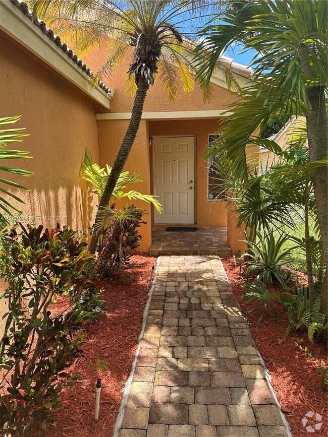 Building Photo - 4025 Pine Ridge Ln