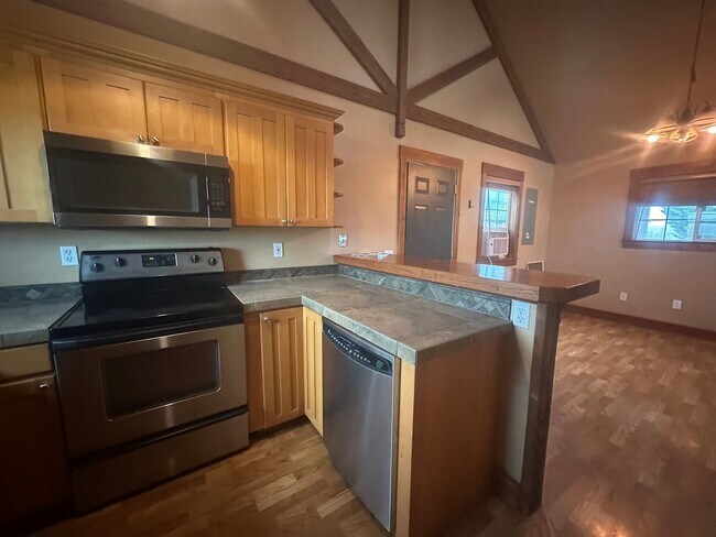 Foto del edificio - 4645 NE Elliott Cir