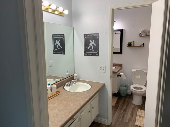 Foto del edificio - 137 Laurel Mountain Rd