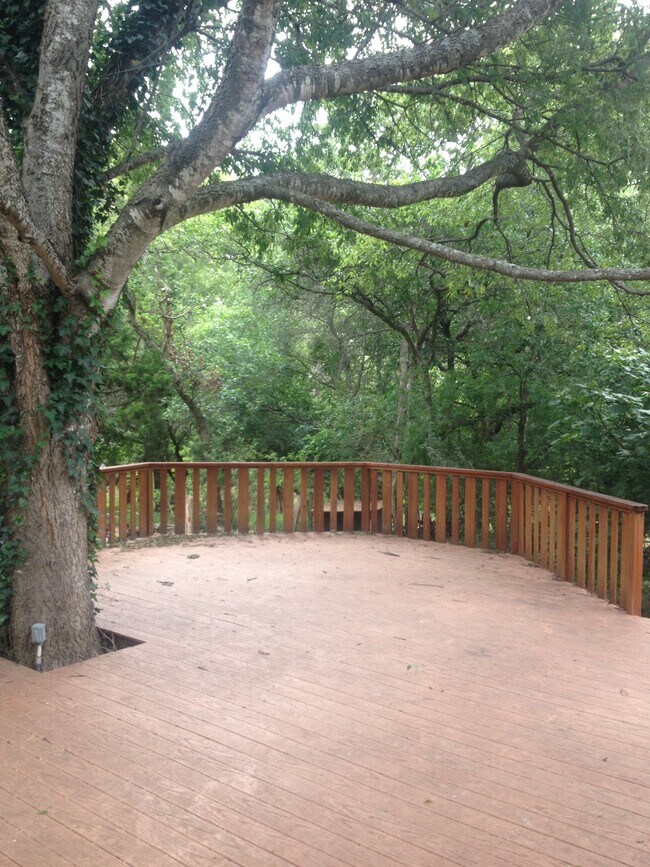 Building Photo - 2607 Armstrong Drive