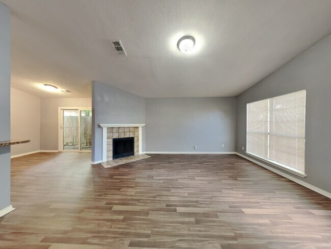 Foto del edificio - 2405 Cripple Creek Dr