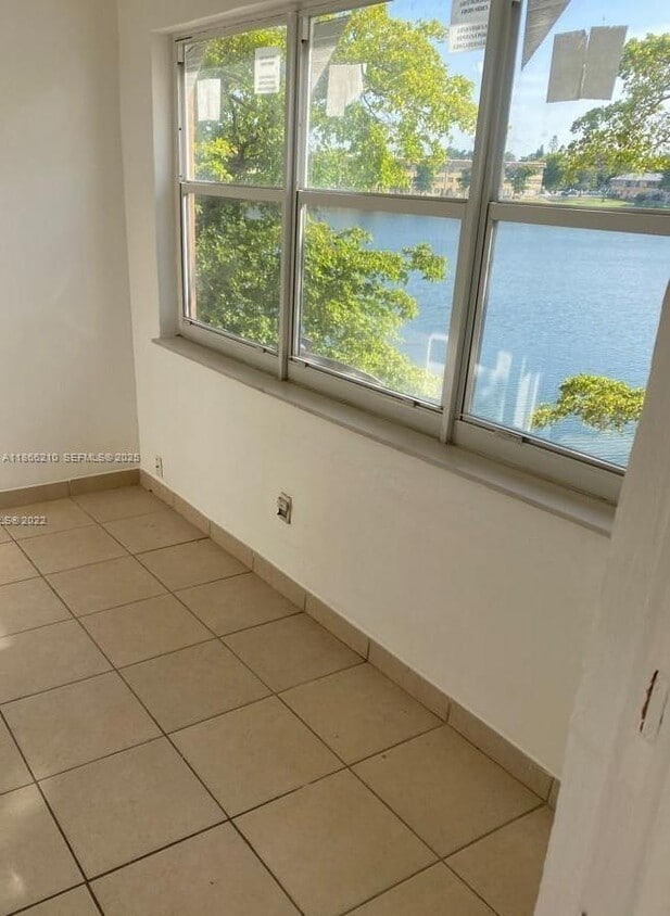 Foto principal - 18900 NE 3rd Ct