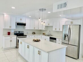 Building Photo - 5301 Balboa Blvd