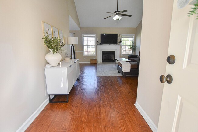 Foto del edificio - Pet Friendly Three Bedroom with Bonus!