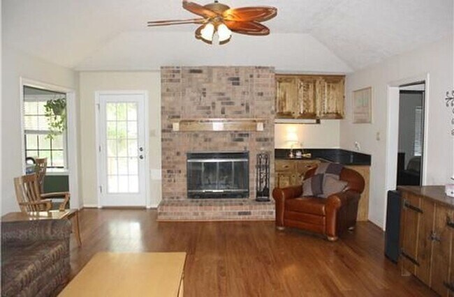 Foto del edificio - Spacious 3/2 home in convenient location