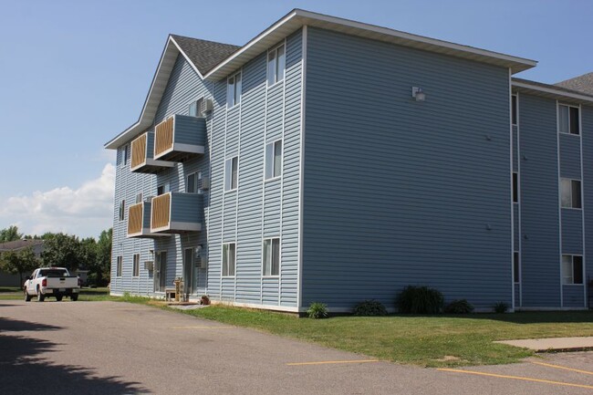 Building Photo - Deer Run Apartments