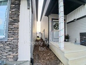 Building Photo - 20947-20920 20 Ave NW