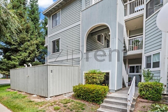 Building Photo - Unit 101