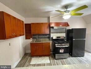 Building Photo - 1236 S 57th St