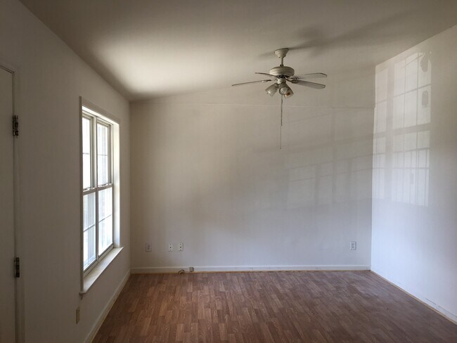 Foto del edificio - 2137 Fairbrother St.