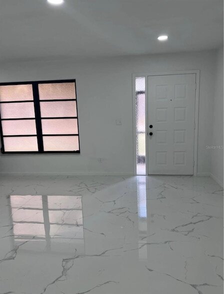 Foto del edificio - 2101 Hibiscus Rd