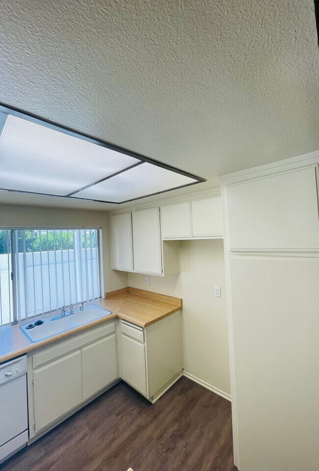 Foto del edificio - Spacious 2-bedroom, 2-bathroom condo featu...