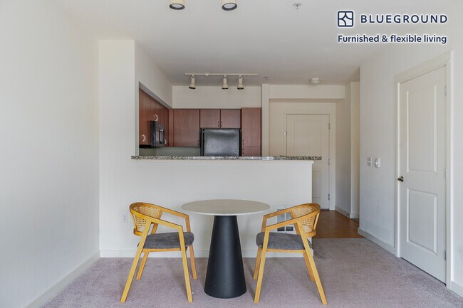 Foto del edificio - 362 Bellevue Way NE