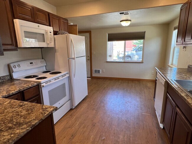 Building Photo - 2+ bed/1 bath in great location!!