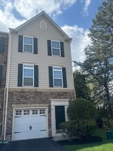 Building Photo - 1600 Oakridge Ln
