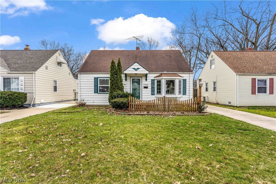 Foto principal - 25500 Briardale Ave
