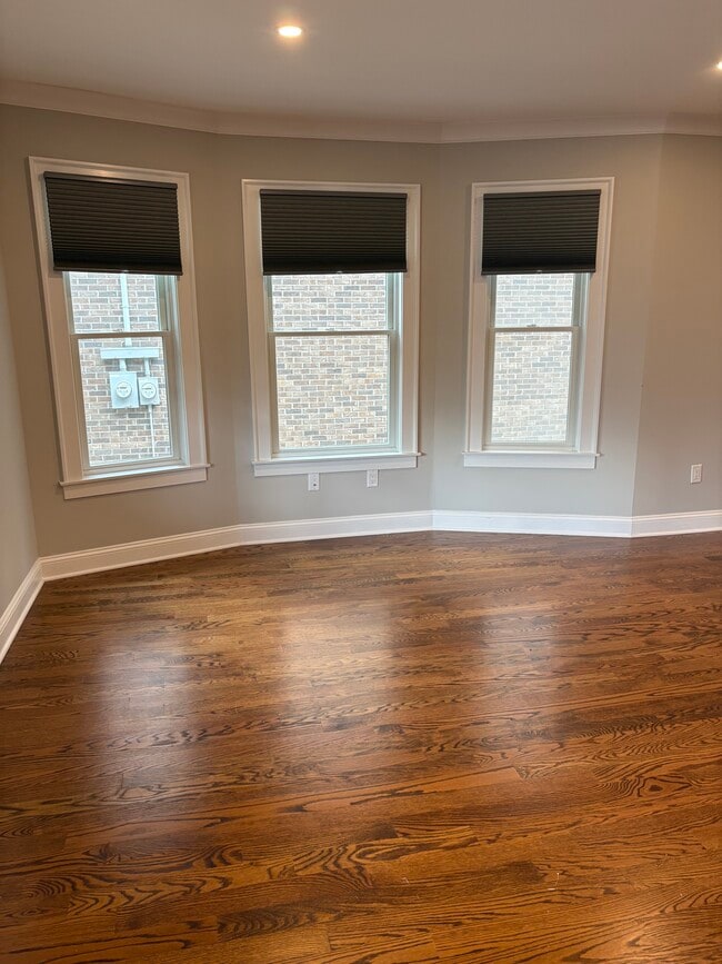Building Photo - 321 Tontine Ave