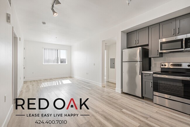 Foto del edificio - 5837 W Sunset Blvd