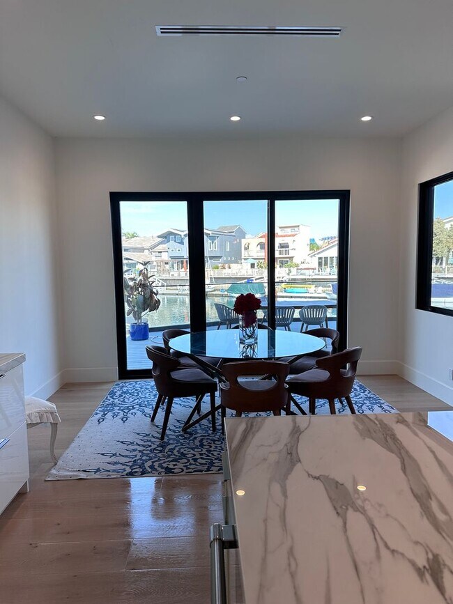 Building Photo - Stunning Waterfront Home in the Channel Islands Harbor.