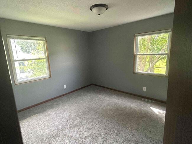 Building Photo - 1105 Mary Ave