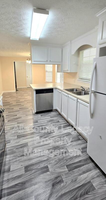 Building Photo - 425 Sunset Dr