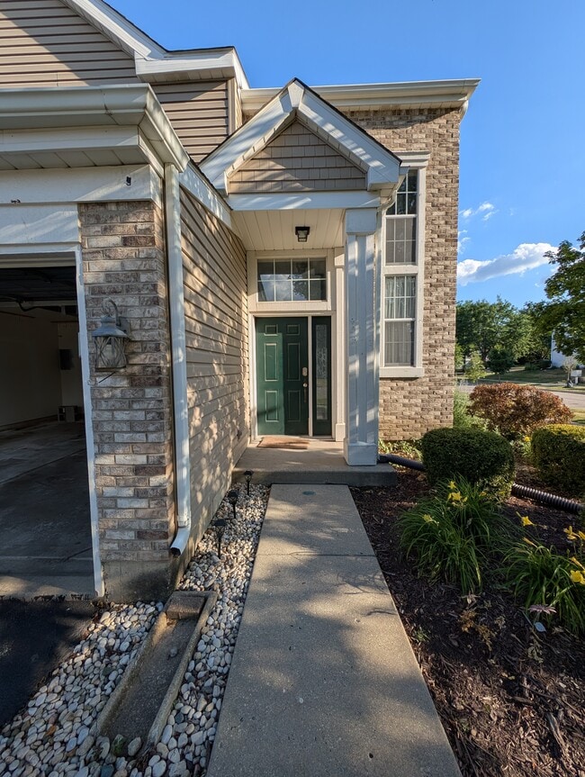 Front Door Entry - 673 Savannah Ln