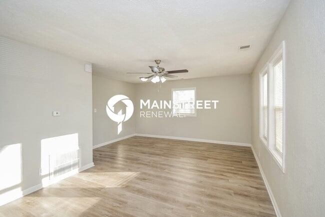 Photo - 3 Bedroom Pet-Friendly Home in Indianapolis, IN with Main Street Renewal