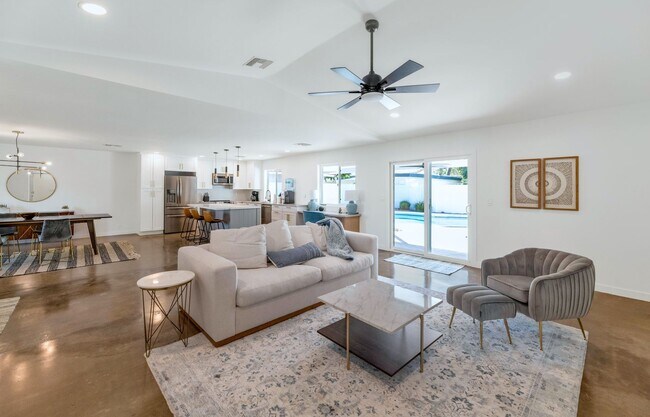 Foto del edificio - Rates Vary: $3,995 - $6,495