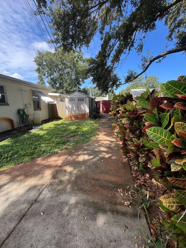 Foto principal - 516 Northmoor Ave N