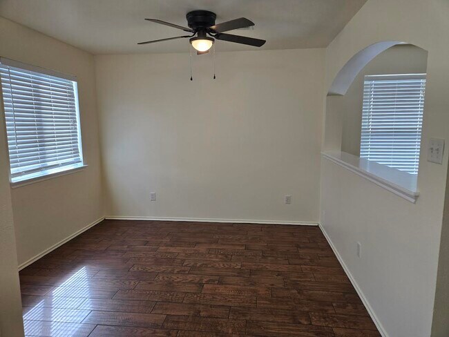 Foto del edificio - 15137 Meredith Ln