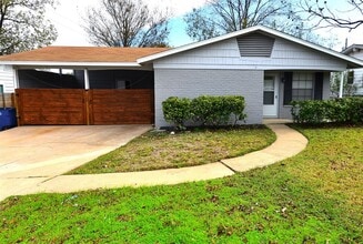 Building Photo - 7605 Carriage Dr