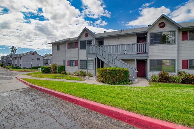Building Photo - 215 Camlau Dr