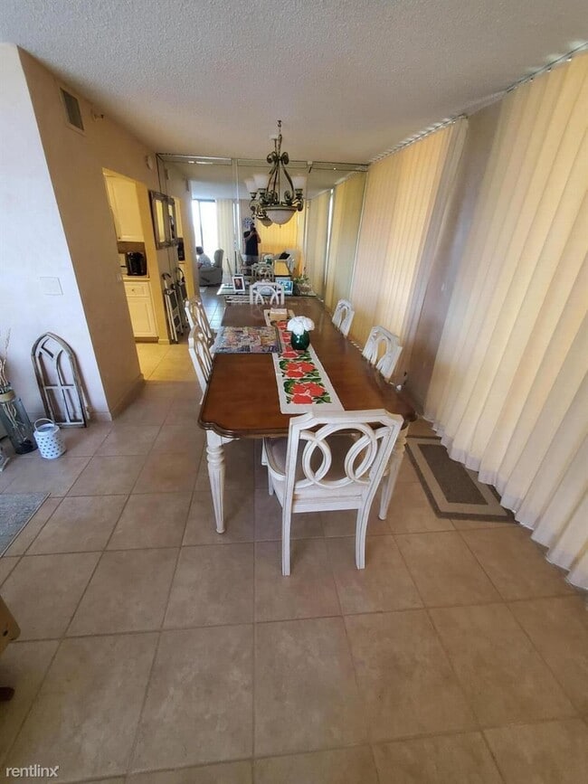 Foto del edificio - 2 br, 2 bath Condo - 899 Jeffery St Apt 702