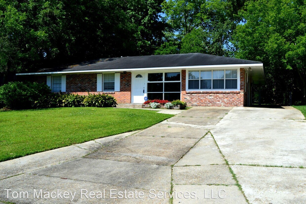Primary Photo - 4 br, 2 bath House - 2350 E. Contour Dr.
