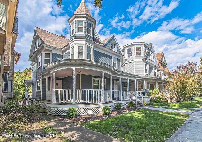 Foto del edificio - 815 Monroe Ave