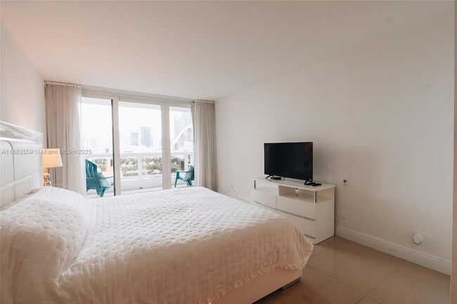 Photo - 1717 N Bayshore Dr Apartment