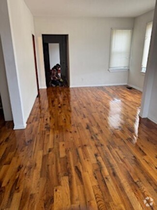 Building Photo - 902 42nd St