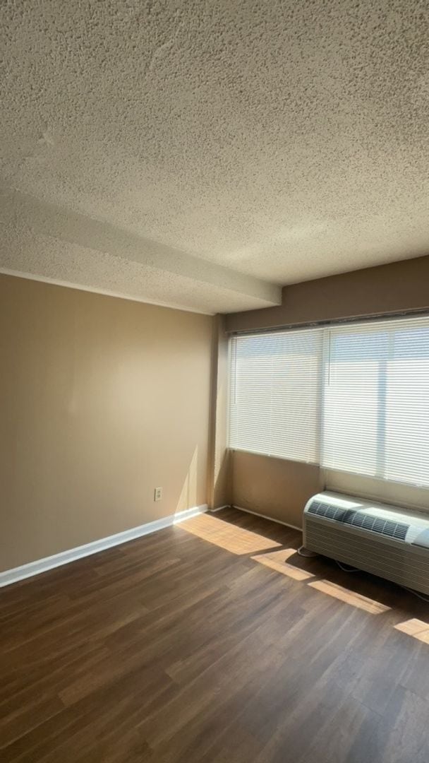 Building Photo - STUDIO UNIT #621 Available NOW!!