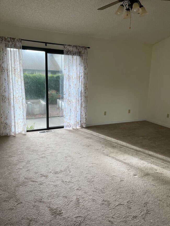 Foto del edificio - Lovely 3 bedrooms, 2 bathrooms located in ...