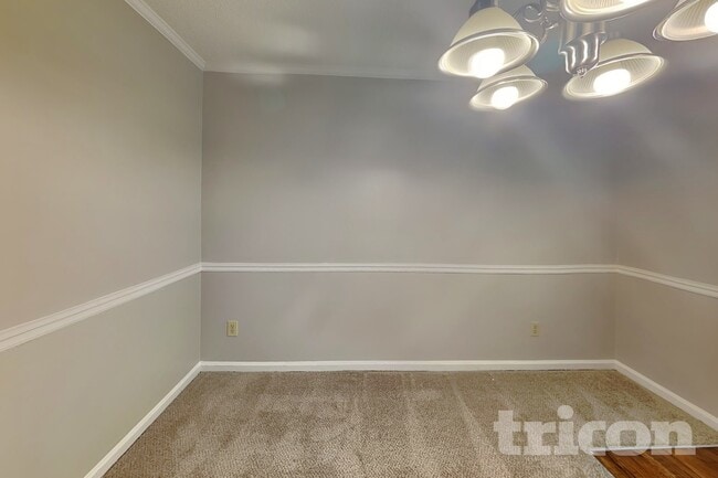 Building Photo - 1202 Holly Hills Dr SW
