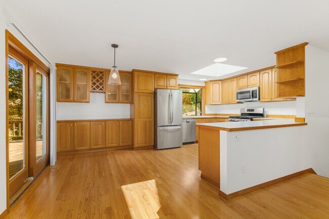 Building Photo - Near Microsoft Main Campus 3 Bedroom 1.75 ...