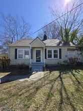Building Photo - 3202 Wood Ave