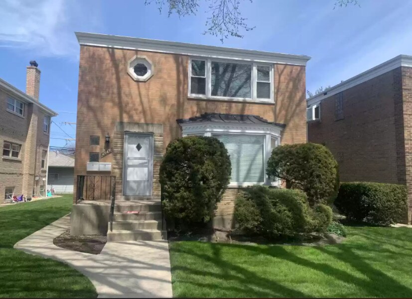 Foto principal - 6047 N Sauganash Ave