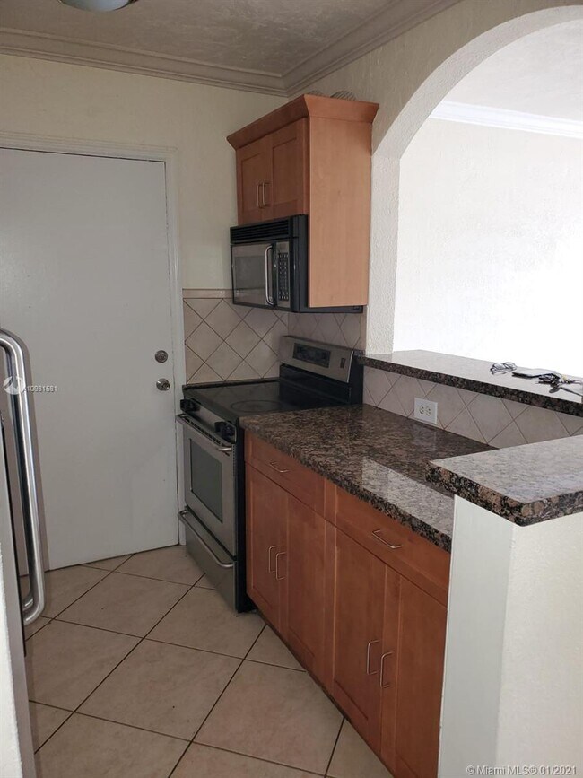 Building Photo - 685 Miller Dr