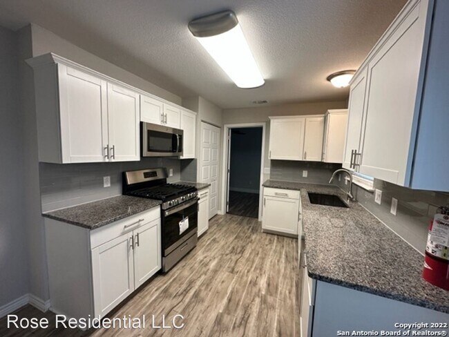 Building Photo - 4 br, 1 bath House - 910 Rexford Dr