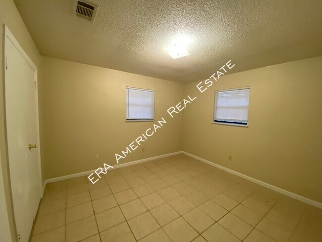 Building Photo - 986 N 20th St
