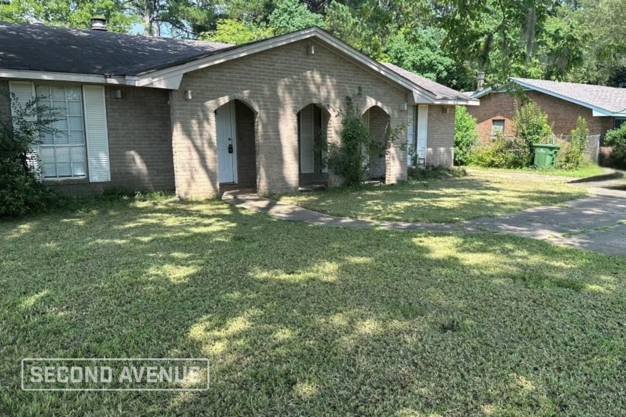 Primary Photo - 3843 Woodley Rd