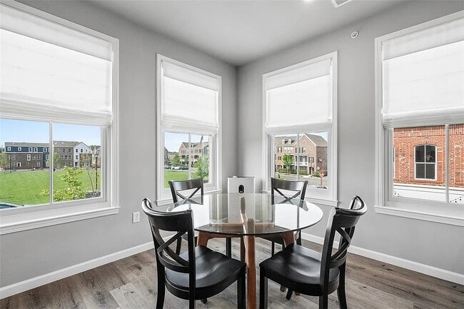 Foto del edificio - 303 Tillary Ln