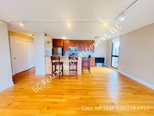 Foto del edificio - ***PRIME LOCATION - OLD TOWN CONDO / FLOOR...